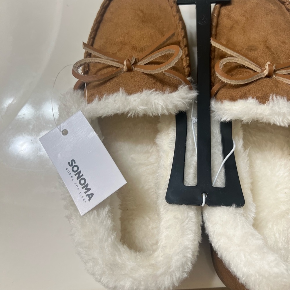 NWT Sonoma chestnut and White Fuzzy suede Slippers size M (7-8) - Picture 2 of 3
